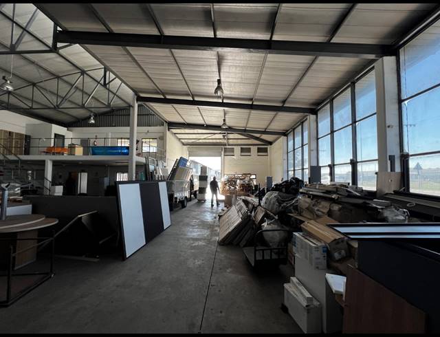 562M² WAREHOUSE TO LET IN AIRPORT INDUSTRIA